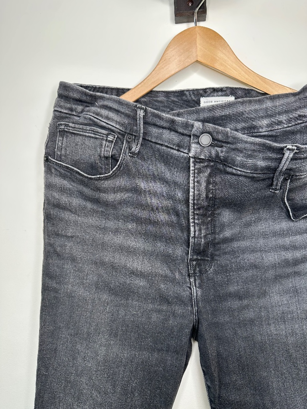 GOOD AMERICAN | CLASSIC STRAIGHT JEANS | BLACK | SIZE: 14/32